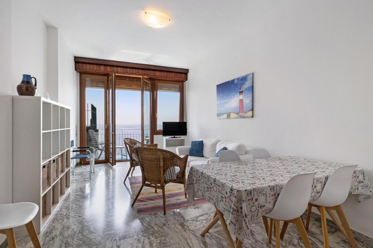 Appartamento Stupenda Vista Mare Bergeggi Bagian luar foto