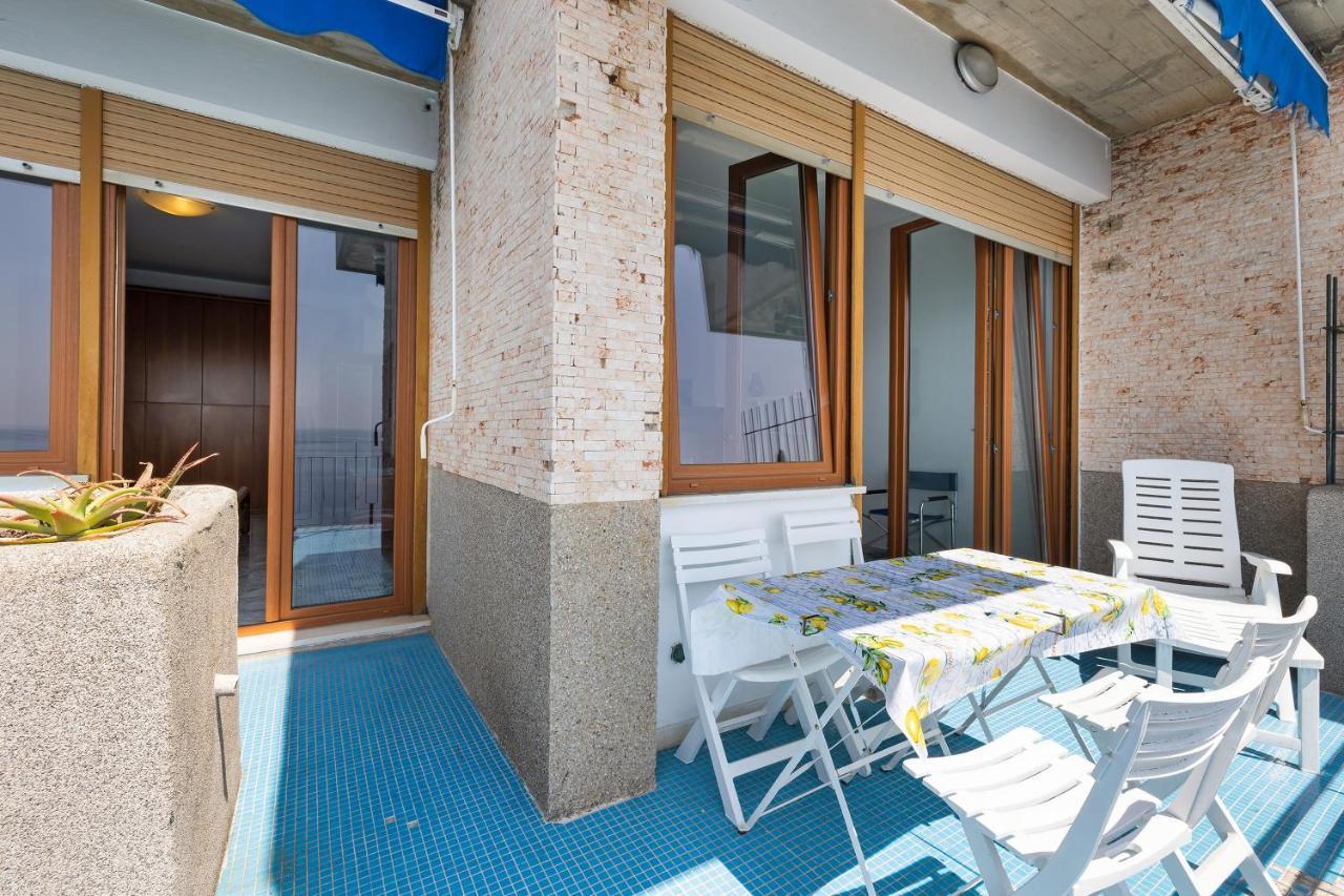 Appartamento Stupenda Vista Mare Bergeggi Bagian luar foto