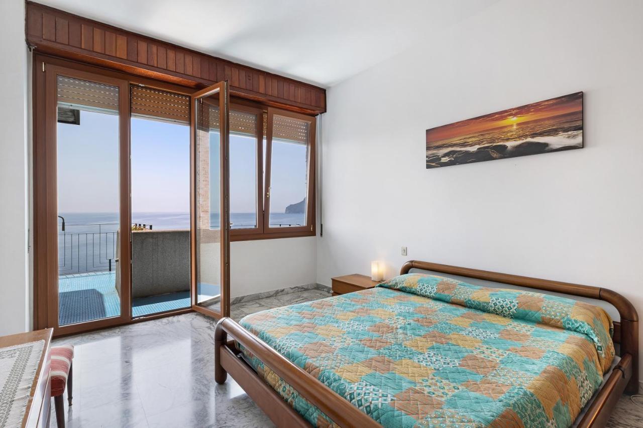 Appartamento Stupenda Vista Mare Bergeggi Bagian luar foto
